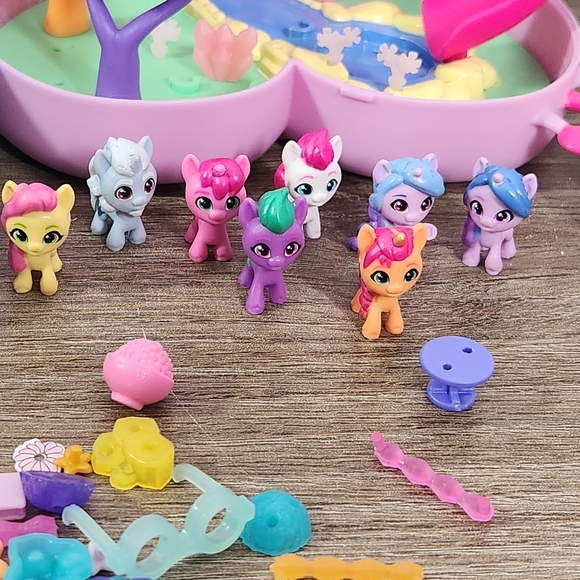 My Little Pony Mini World Magic Ultra Equestria Collection Playset & Accessories - Picture 5 of 7